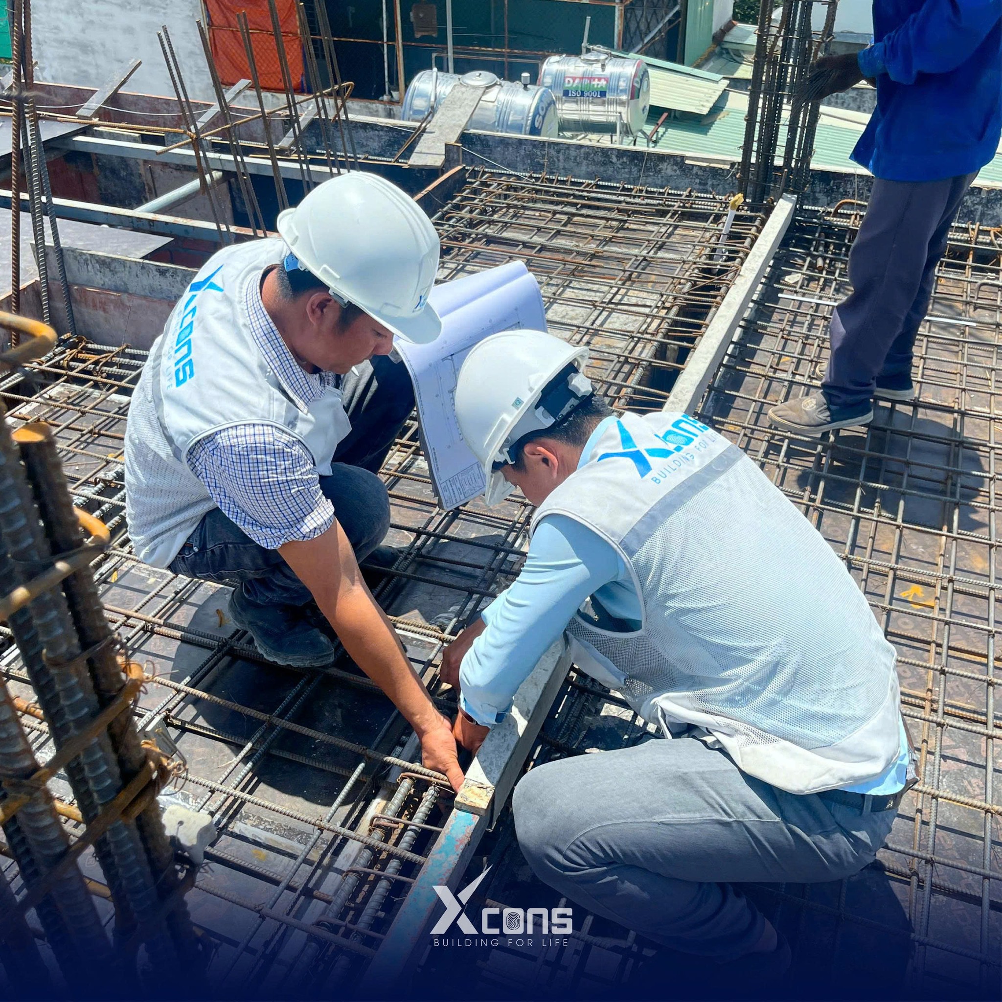 Đội ngũ XCONS giám sát hiện trường để đảm bảo độ chính xác