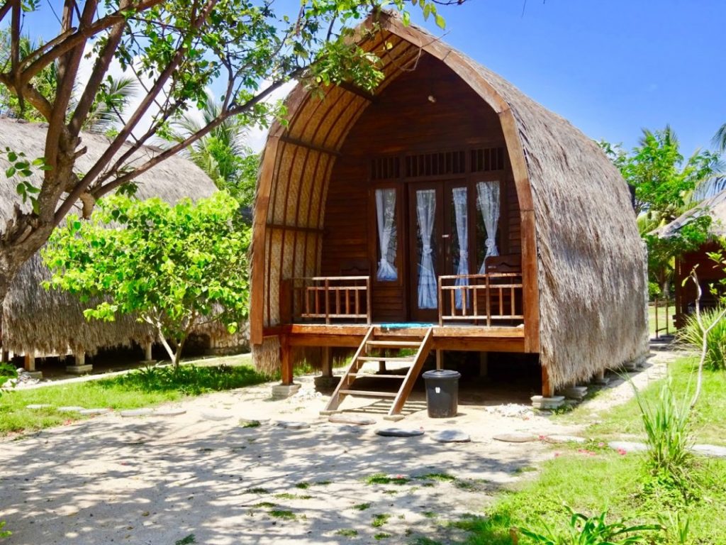 Homestay Bungalow cung cấp không gian lưu trú ngắn hạn thoải mái và gần gũi với thiên nhiên.